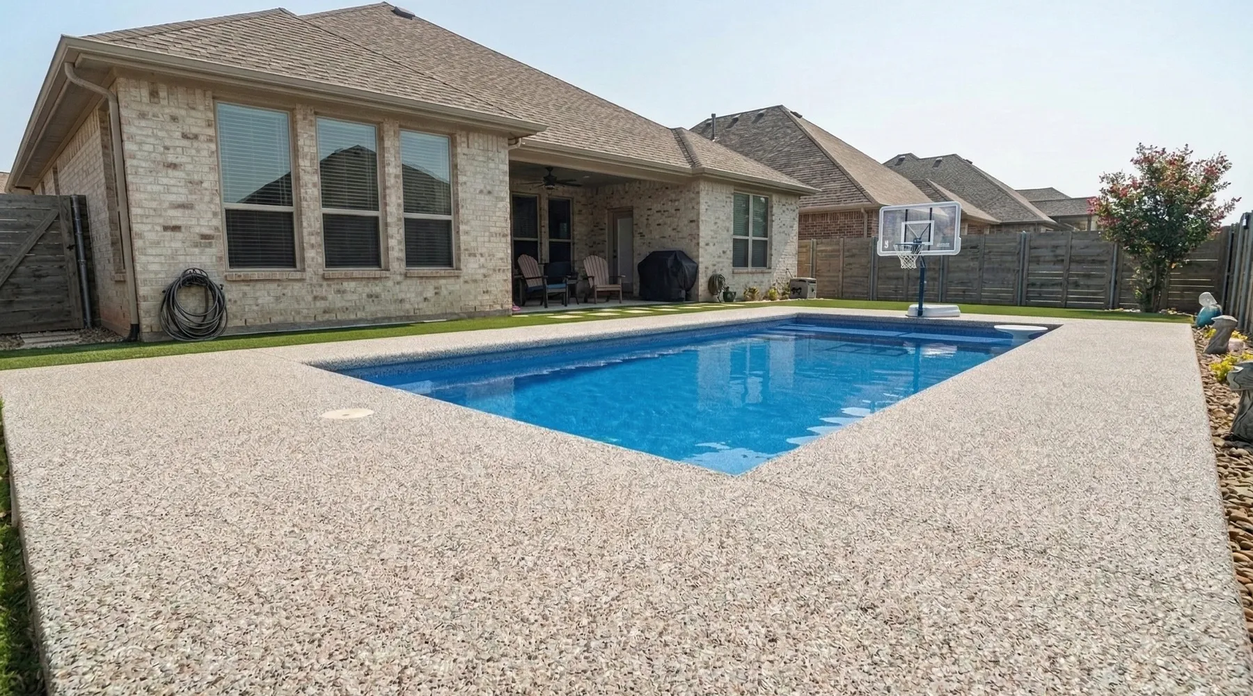 TPV rubber pool deck surfacing for a Dallas backyard pool